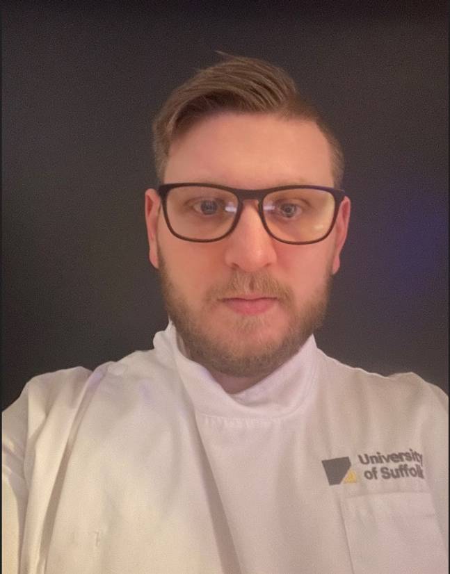 A head and shoulders photo of Simon Richardson