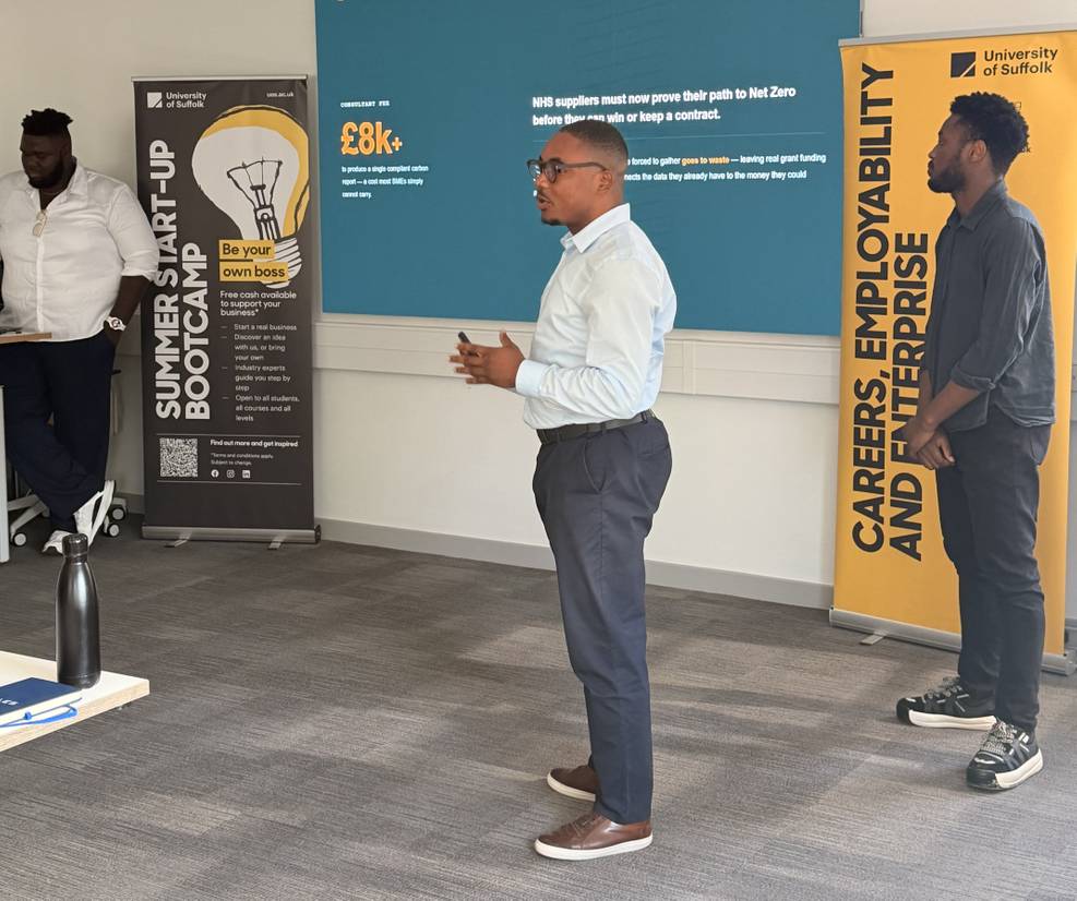 Darlington Nwosu pitching the Ceres-Carbon Reports business at the summer bootcamp finale