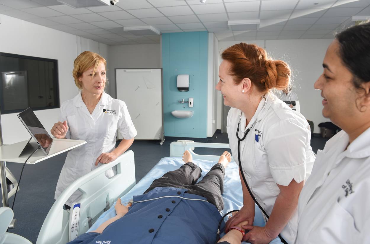 Students at a bedside in a stimulation ward