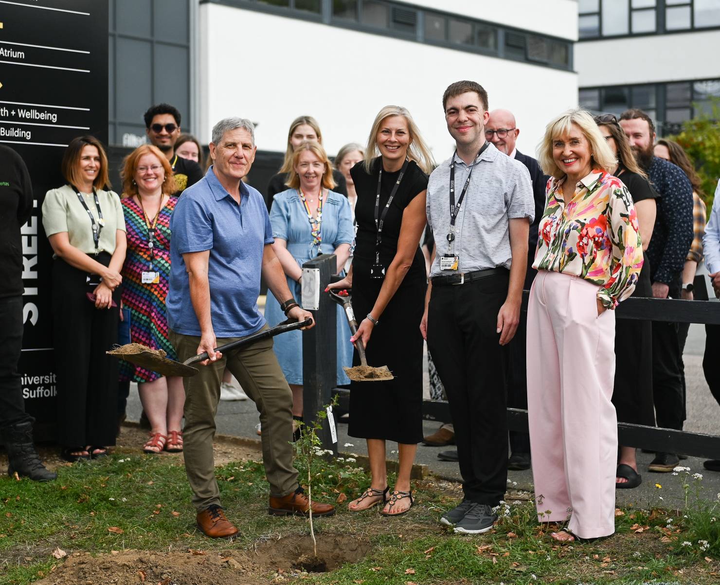 Hedgerow planting for the University's 10th anniversary