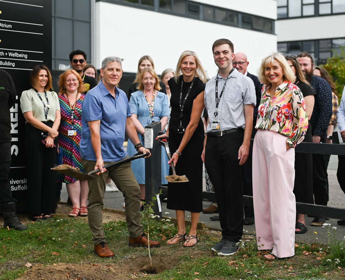 Hedgerow planting for the University's 10th anniversary