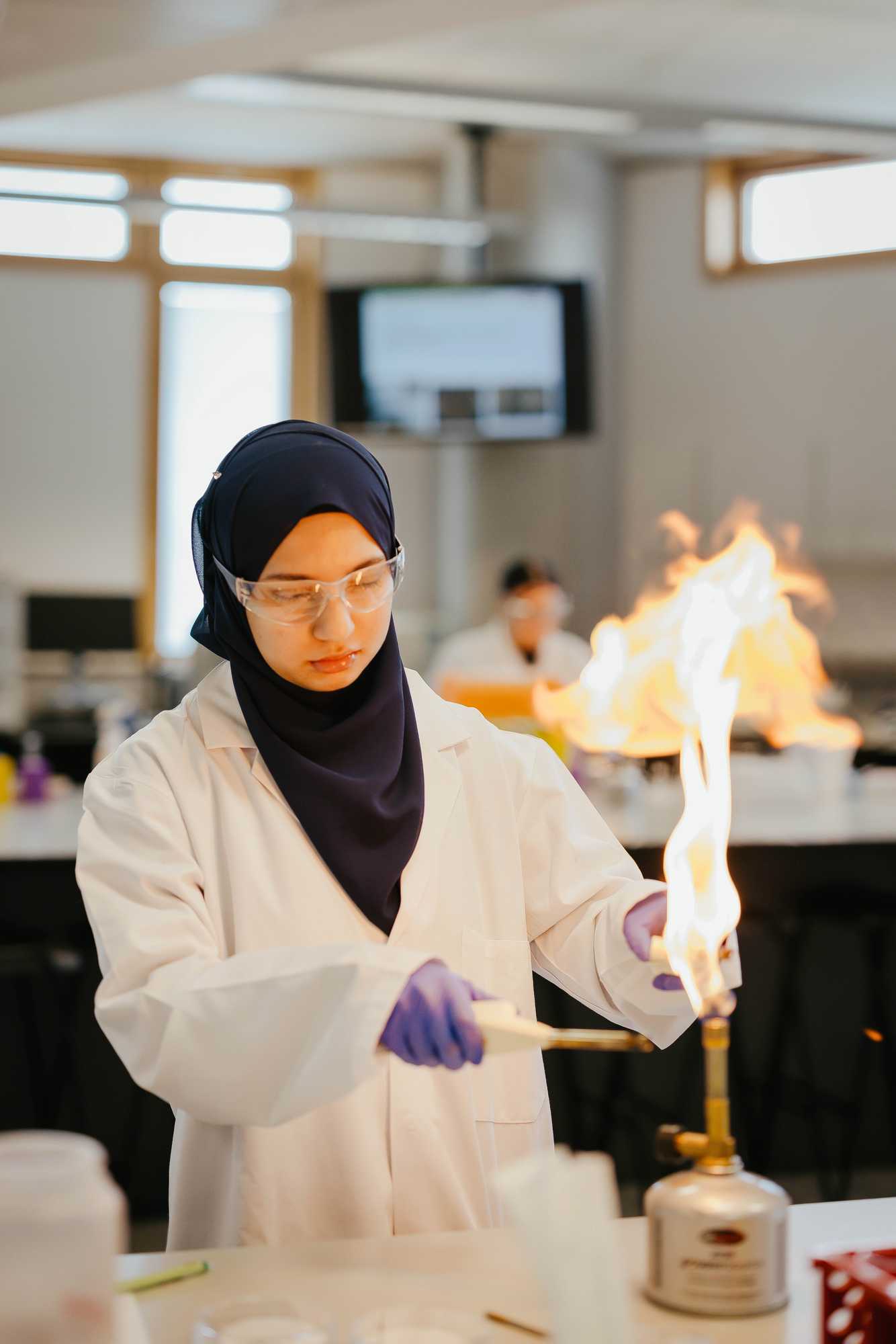 Biomedical Science student experimenting in a lab
