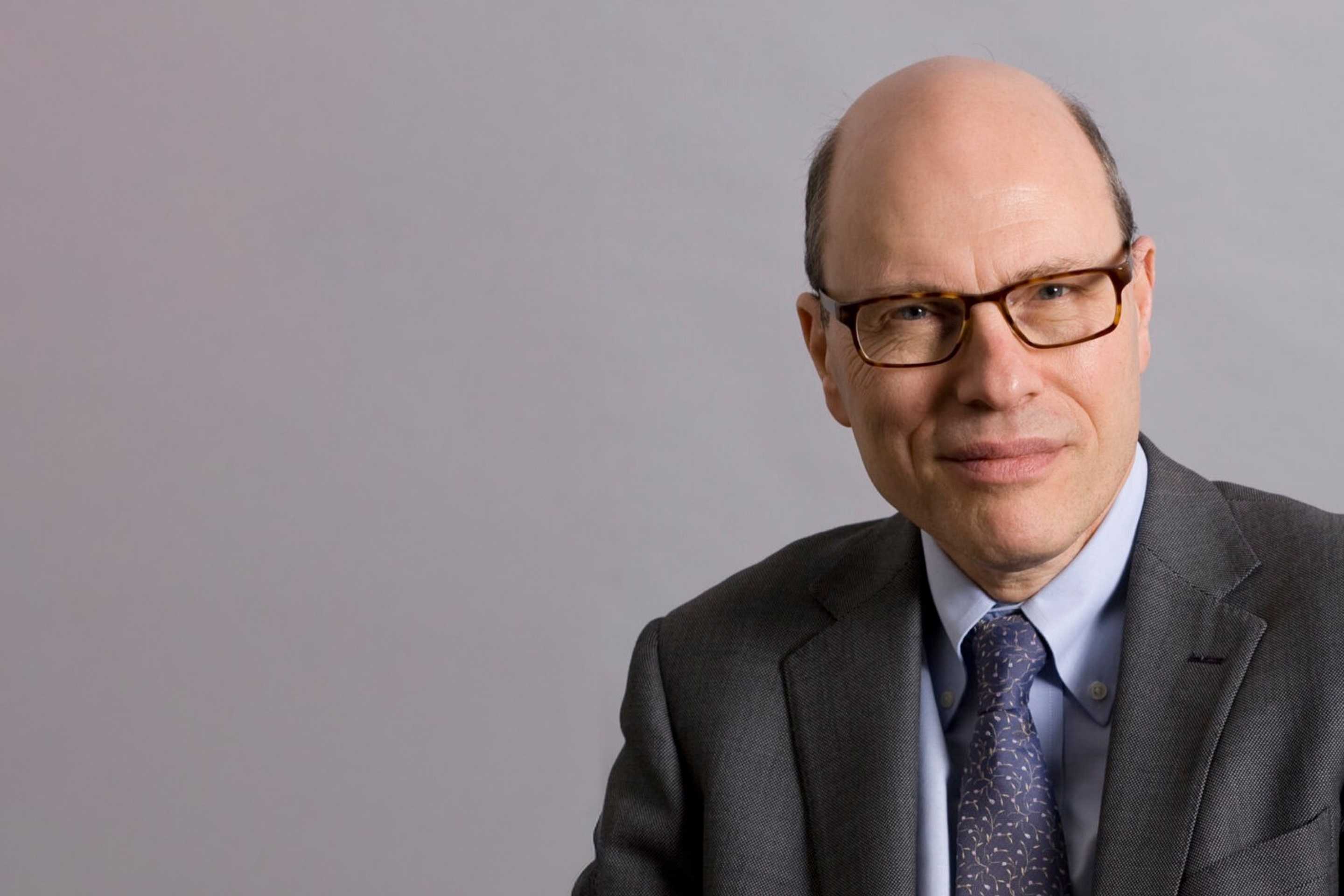 Headshot of Joshua Rozenberg KC (hon)