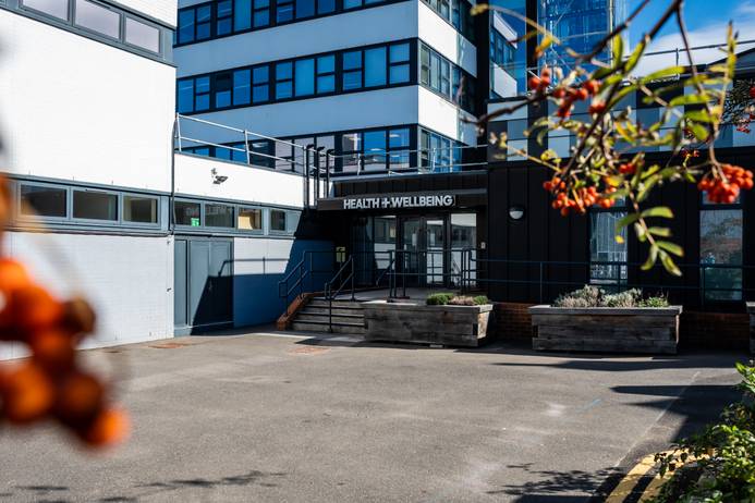The outside of the Health and Wellbeing Building at the С��Ƭapp
