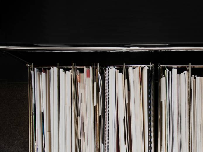 Filing cabinet with suspensions files