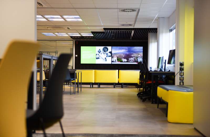 Large screens and computers at the DigiTech Centre